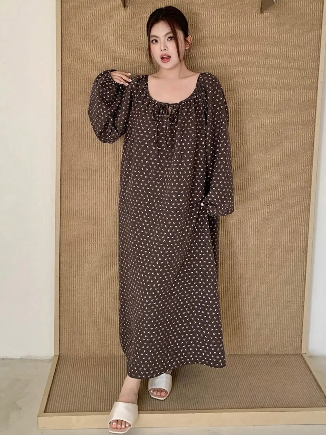 Loose Fit Ditsy Floral Drawstring Lantern Sleeve Long Nightgown Spring Summer Home Wear
Loose Fit Ditsy Floral Drawstring Lantern Sleeve Long Nightgown Spring Summer Home Wear