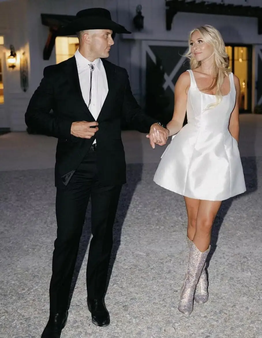 Satin Homecoming Dresses Short Wedding Dress for Bride Sleeveless A Line Cocktail Party Gown
Satin Homecoming Dresses Short Wedding Dress for Bride Sleeveless A Line Cocktail Party Gown