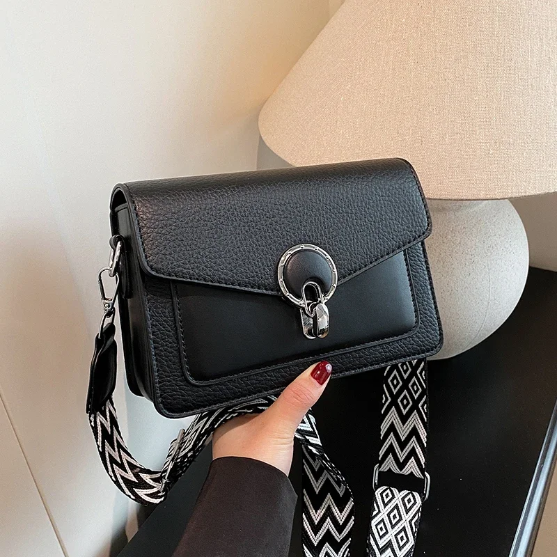Fashion Simply PU Leather Crossbody Bag For Women 2025 Embroidery Shoulder Strap Messenger Bag Lady Chain Travel Small Handbag
Fashion Simply PU Leather Crossbody Bag For Women 2025 Embroidery Shoulder Strap Messenger Bag Lady Chain Travel Small Handbag