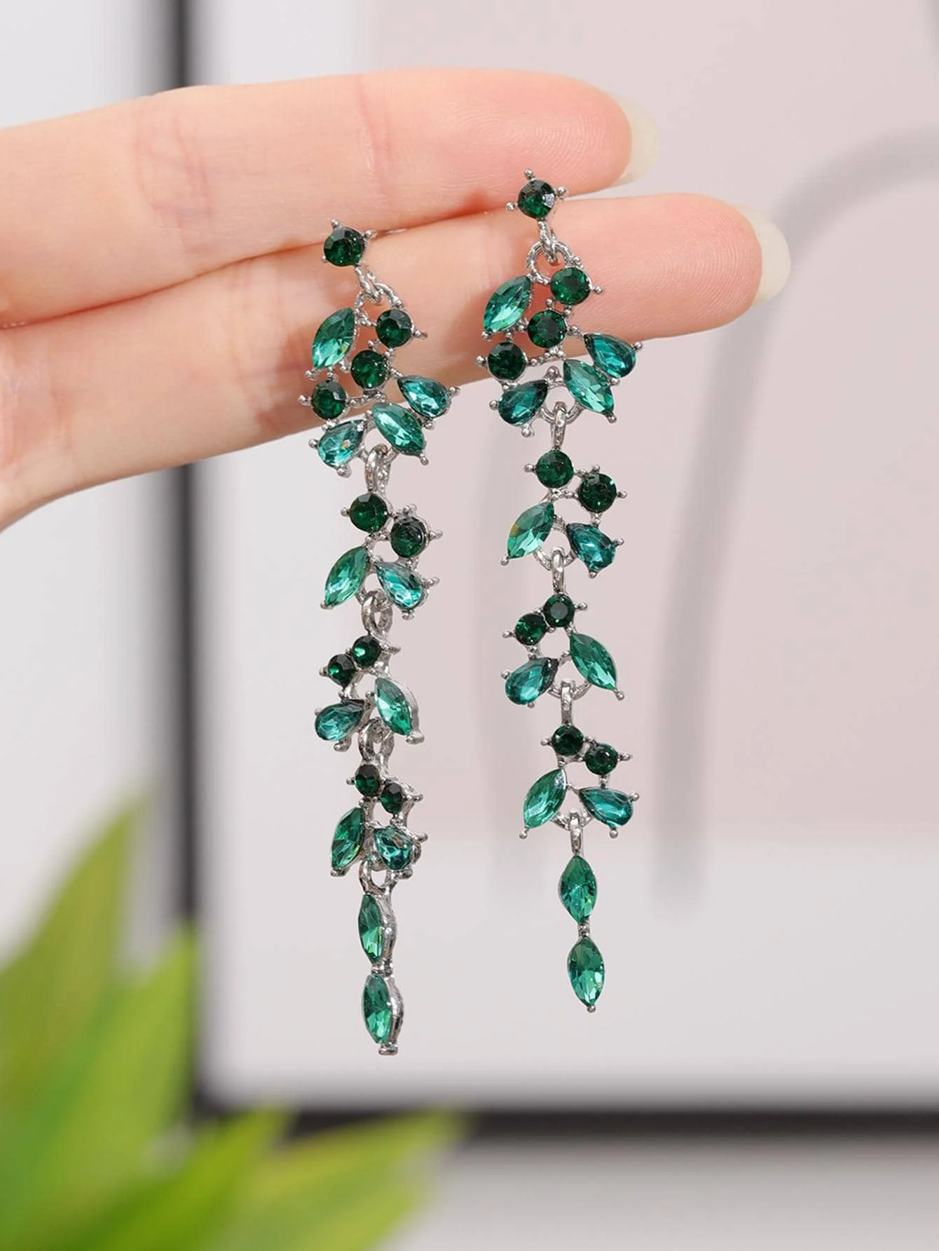 Green Rhinestone Leaf Design Drop Earrings For Women
Green Rhinestone Leaf Design Drop Earrings For Women