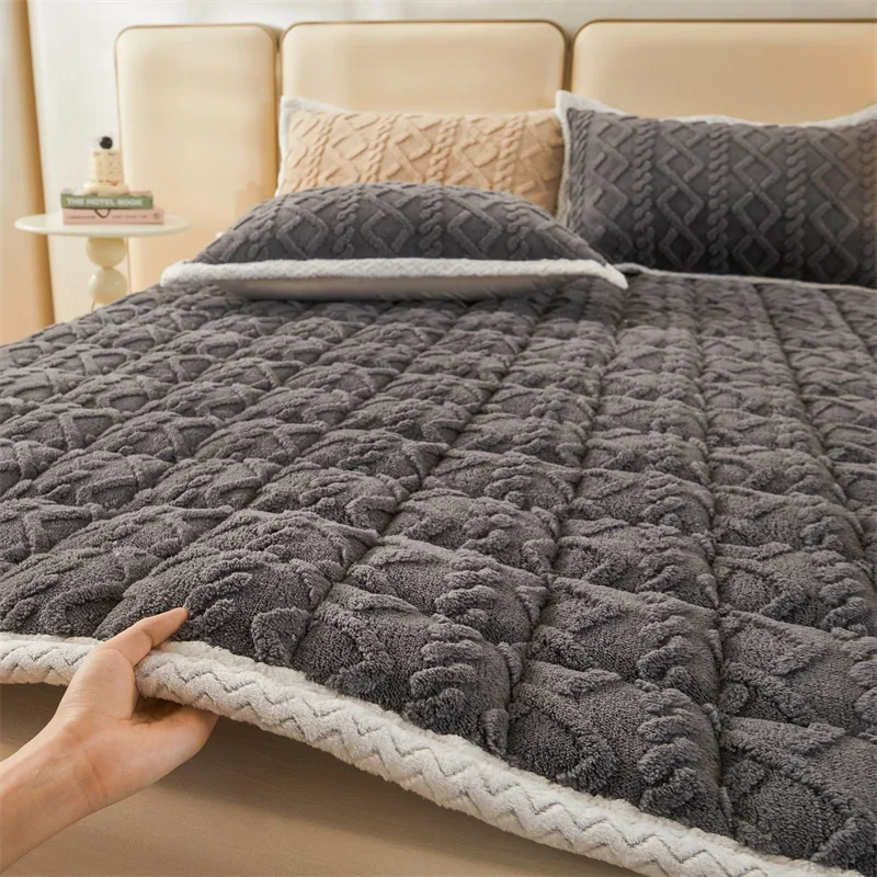 Thick Fleece Mattress Pad Warm Coral Fleece Bed Blanket Pads for Winter Solid Color Mattress Protector Cover for Double Beds
Thick Fleece Mattress Pad Warm Coral Fleece Bed Blanket Pads for Winter Solid Color Mattress Protector Cover for Double Beds