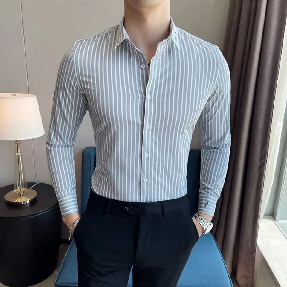 Мужская синяя рубашка в полоску с длинным рукавом, приталенная, с вышивкой, немнущаяся, в корейском деловом стиле, повседневная, модная, элегантная, весна-осень
Мужская синяя рубашка в полоску с длинным рукавом, приталенная, с вышивкой, немнущаяся, в корейском деловом стиле, повседневная, модная, элегантная, весна-осень