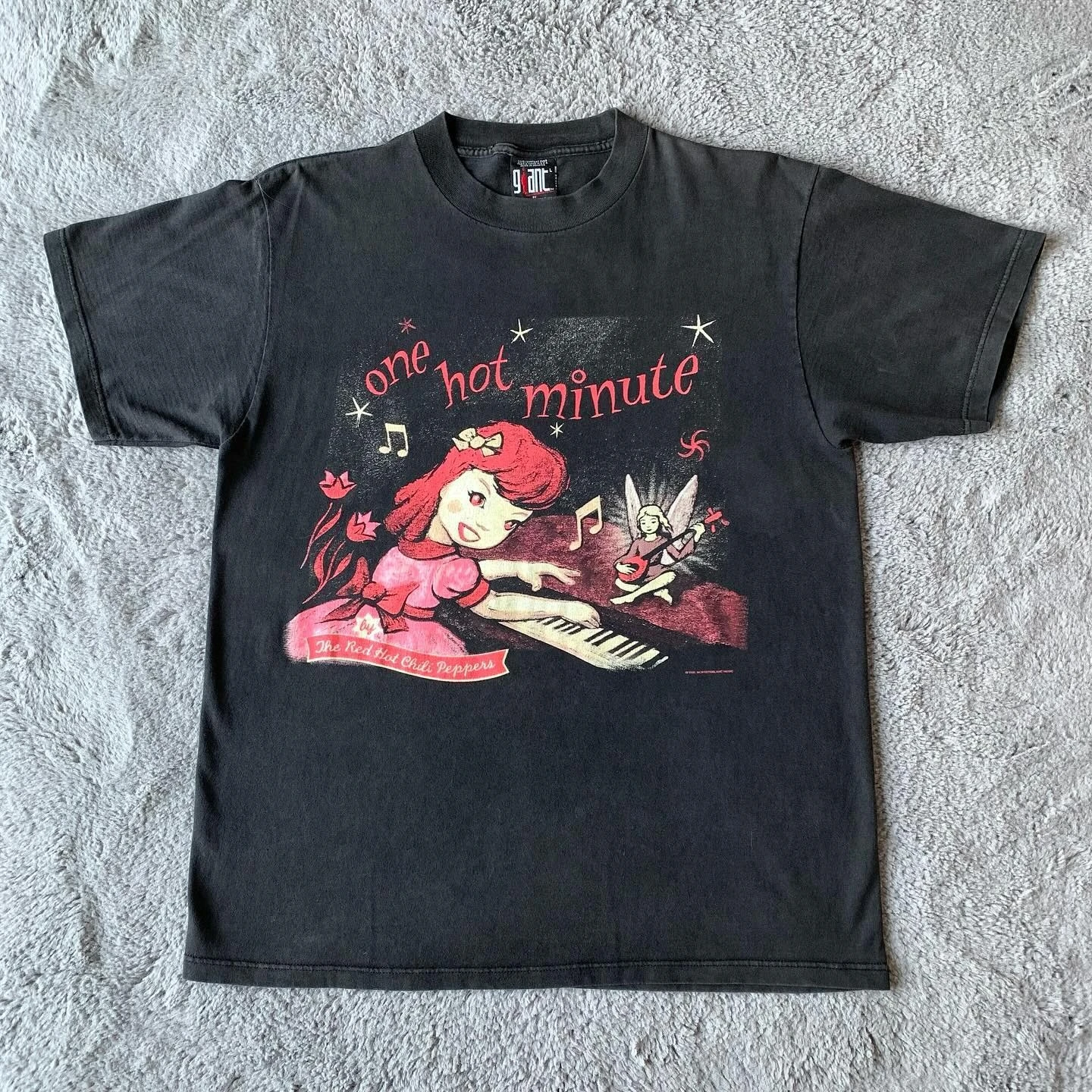 Американская ретро-брендовая футболка Red Pepper Band Rock Trend с короткими рукавами, мужские и женские уличные трендовые топы для мальчиков и девочек
Американская ретро-брендовая футболка Red Pepper Band Rock Trend с короткими рукавами, мужские и женские уличные трендовые топы для мальчиков и девочек