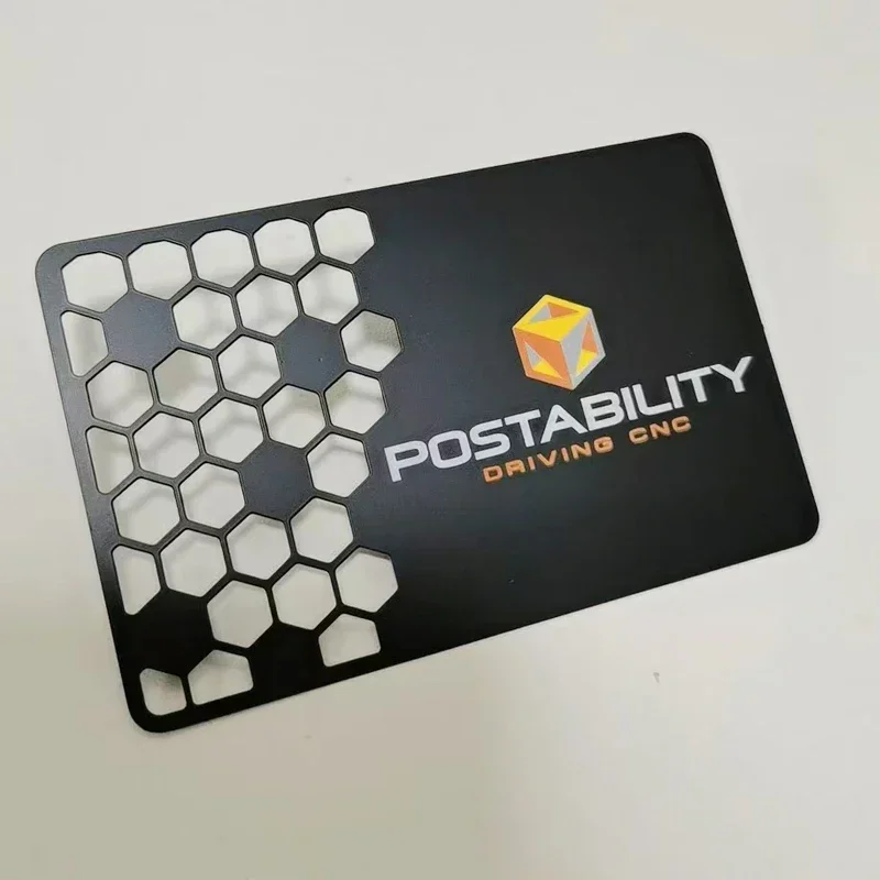 Современная минималистичная металлическая визитная карточка — тонкая полированная нержавеющая сталь для исполнительного бренда