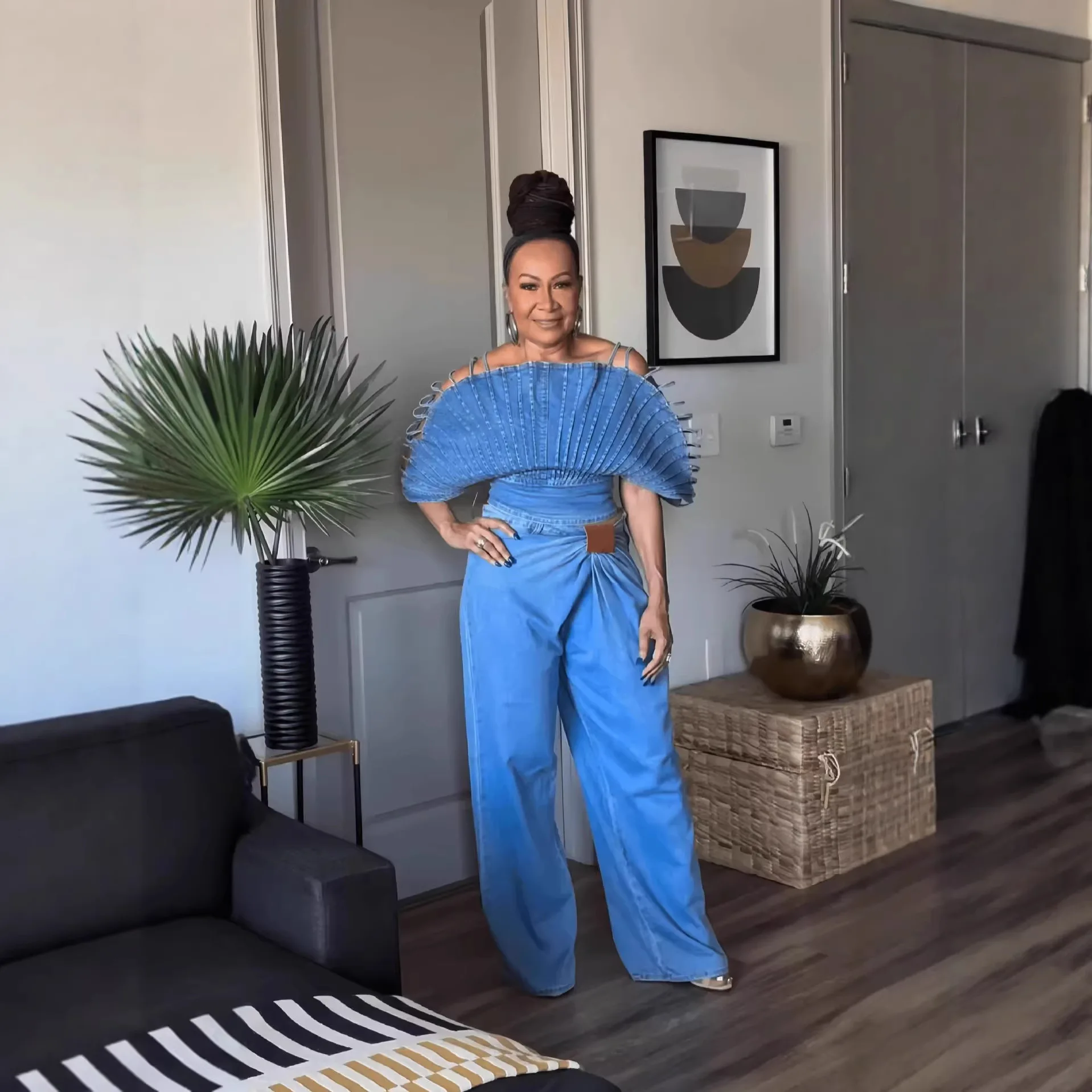 Bestselling Stylish Fan-shaped Rib Off-the-shoulder Denim Jacket + Loose Waist-tightening Denim Trousers
Bestselling Stylish Fan-shaped Rib Off-the-shoulder Denim Jacket + Loose Waist-tightening Denim Trousers