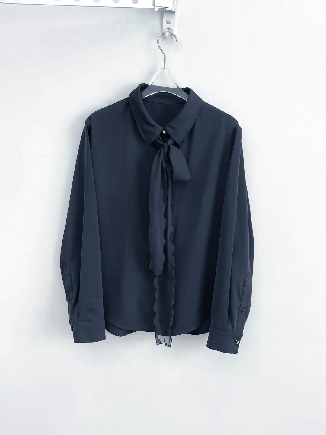 Elegant Silk Satin Long Sleeve Shirt Women's Commute Style Versatile Sweet Slimming Bow Tie Collar Spring 2026
Elegant Silk Satin Long Sleeve Shirt Women's Commute Style Versatile Sweet Slimming Bow Tie Collar Spring 2026