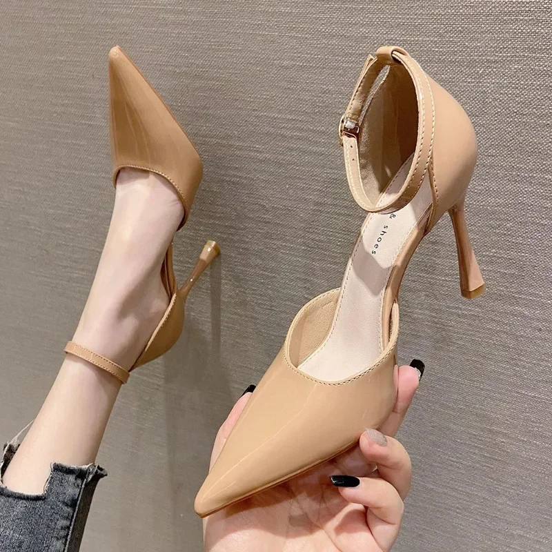 Summer Fashion Patent Leather Hollow Pointed Toe Thin Heels 9CM Nude Sandals Women High Heels Wedding Prom Shoes Zapatos Mujer
Summer Fashion Patent Leather Hollow Pointed Toe Thin Heels 9CM Nude Sandals Women High Heels Wedding Prom Shoes Zapatos Mujer