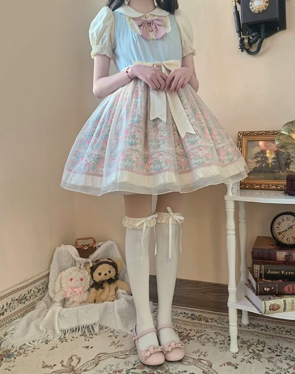SOIOMES Cute bow tie dress, Lolita doll-style collar floral princess dress, fitted pleated skirt
SOIOMES Cute bow tie dress, Lolita doll-style collar floral princess dress, fitted pleated skirt