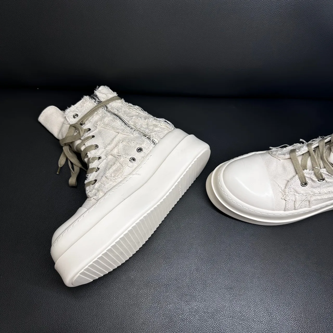 Men's High Top Shoes Platform 7CM Motorcycle Lace Up ZIP Women Beige Canvas Ankle Boot Luxury Sneakers Male Designer Casual Shoe
Men's High Top Shoes Platform 7CM Motorcycle Lace Up ZIP Women Beige Canvas Ankle Boot Luxury Sneakers Male Designer Casual Shoe