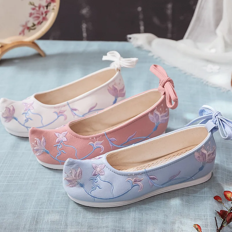 2026 женская разноцветная повседневная обувь на плоской подошве Hanfu с вышивкой лотоса и бантом, удобная повседневная обувь Q-417
2026 женская разноцветная повседневная обувь на плоской подошве Hanfu с вышивкой лотоса и бантом, удобная повседневная обувь Q-417