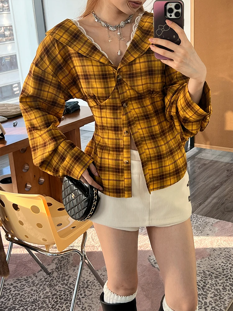Ретро-американская клетчатая рубашка с V-образным вырезом для женщин, дизайнерский топ, удобный, дышащий, из полиэфирного волокна, с длинными рукавами, для девушек
Ретро-американская клетчатая рубашка с V-образным вырезом для женщин, дизайнерский топ, удобный, дышащий, из полиэфирного волокна, с длинными рукавами, для девушек