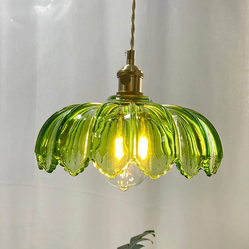 Green glass ceiling nostalgic pastoral lamps brass lamp holder restaurant cafe old Shanghai republic of China retro chandelier
Green glass ceiling nostalgic pastoral lamps brass lamp holder restaurant cafe old Shanghai republic of China retro chandelier