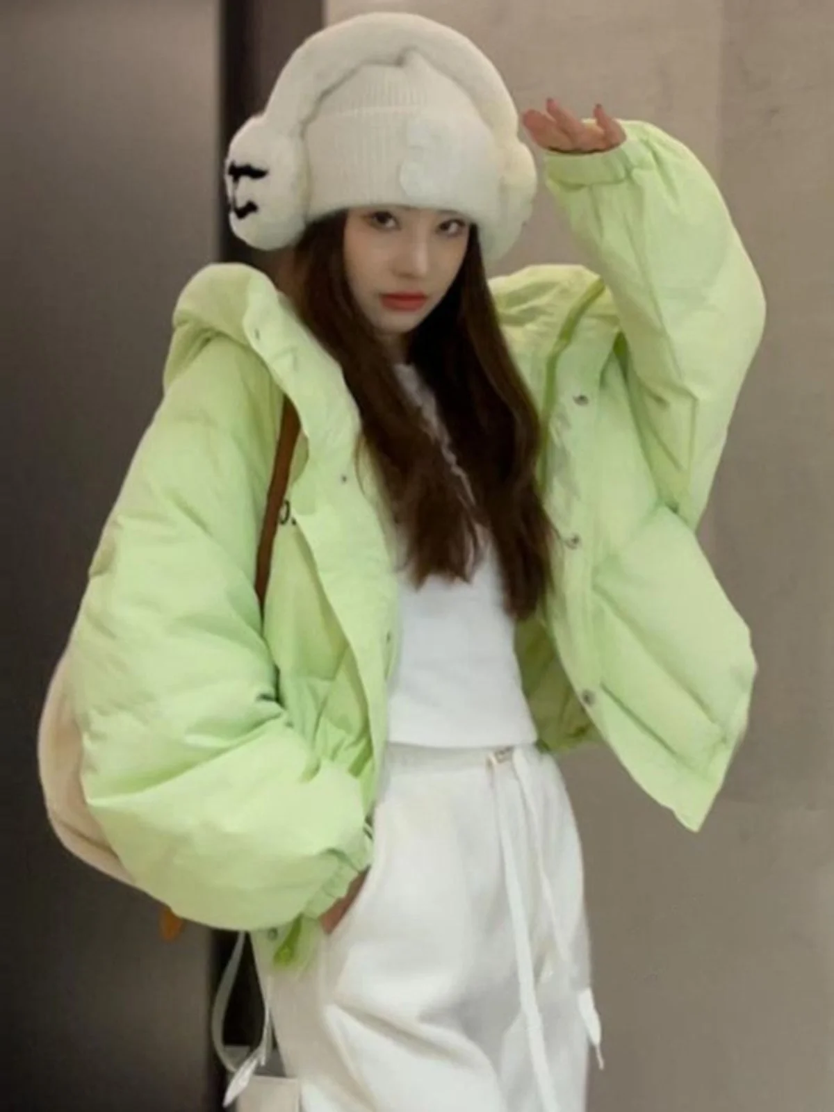 Fashionable Letter Pattern Thickened Short Bread Jacket Women's Cotton Coat Korean Style Loose Fit Winter Outerwear
Fashionable Letter Pattern Thickened Short Bread Jacket Women's Cotton Coat Korean Style Loose Fit Winter Outerwear