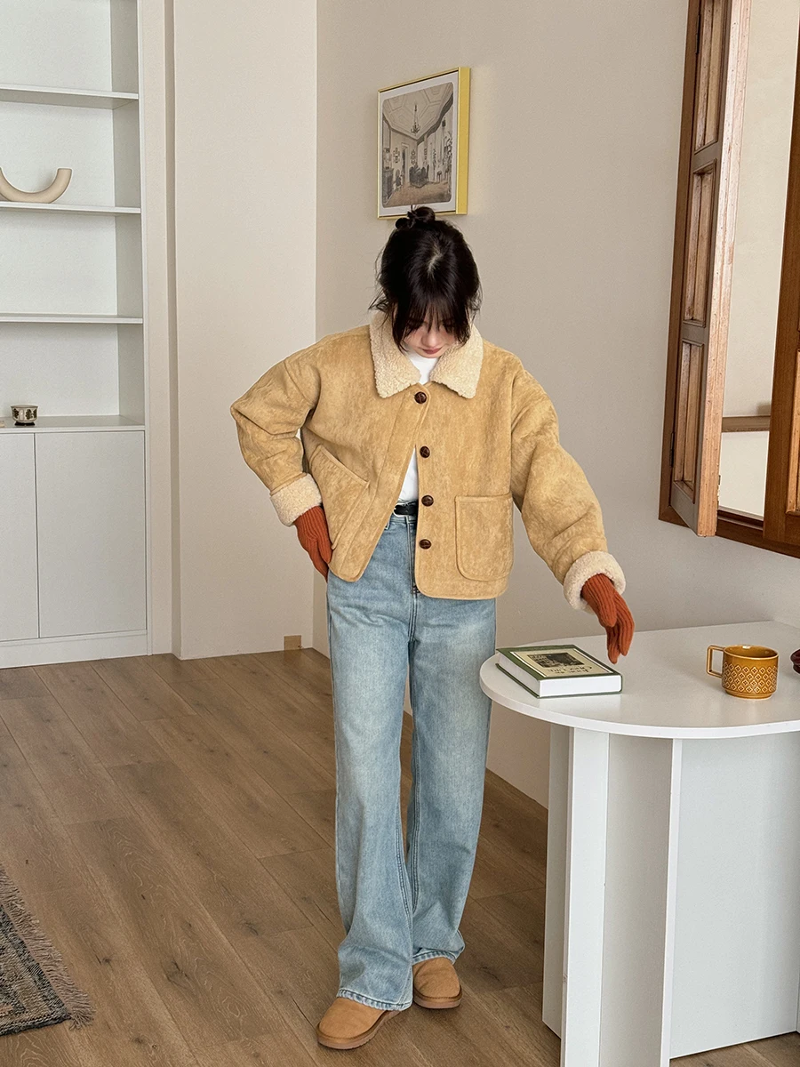 Женский жилет Uniko из меха ягненка, повседневный корейский свободный замшевый жилет с длинными пуговицами, однотонный дизайн
Женский жилет Uniko из меха ягненка, повседневный корейский свободный замшевый жилет с длинными пуговицами, однотонный дизайн