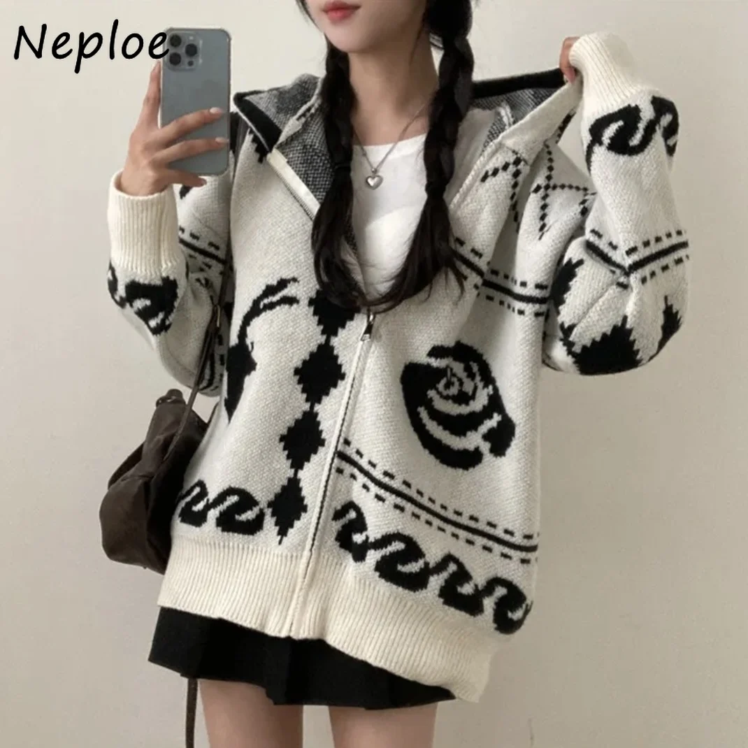 Винтажный шикарный кардиган Neploe в Корейском стиле, свитер с капюшоном, свободная плотная вязаная женская одежда, Литературная вязаная верхняя одежда
Винтажный шикарный кардиган Neploe в Корейском стиле, свитер с капюшоном, свободная плотная вязаная женская одежда, Литературная вязаная верхняя одежда