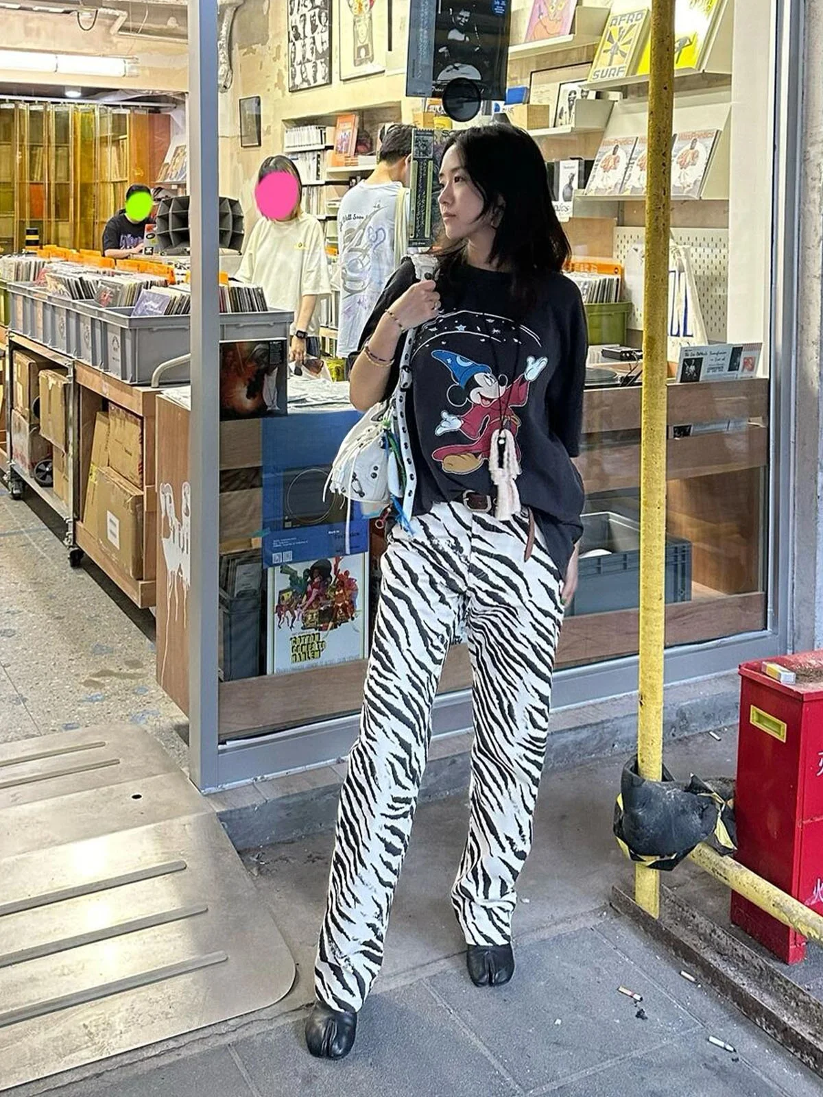 Брюки с высокой талией и прямыми штанинами, утягивающие, с черно-белыми полосками, модные, сексуальные, с принтом зебры, повседневные, для женщин
Брюки с высокой талией и прямыми штанинами, утягивающие, с черно-белыми полосками, модные, сексуальные, с принтом зебры, повседневные, для женщин