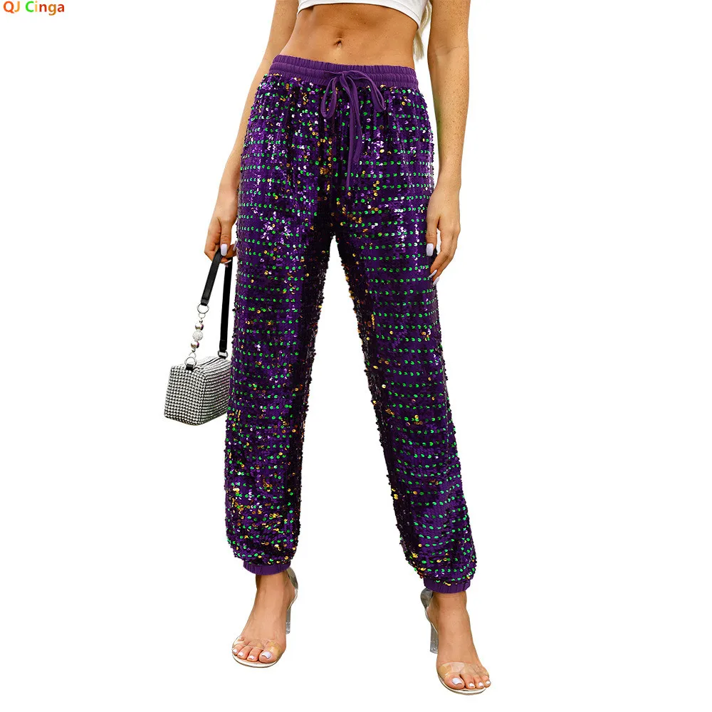 Женские фиолетовые брюки на шнуровке, идеально подходящие для ночных клубов, вечеринок и выступлений. Особенности круглых металлических украшений с блестками.
Женские фиолетовые брюки на шнуровке, идеально подходящие для ночных клубов, вечеринок и выступлений. Особенности круглых металлических украшений с блестками.