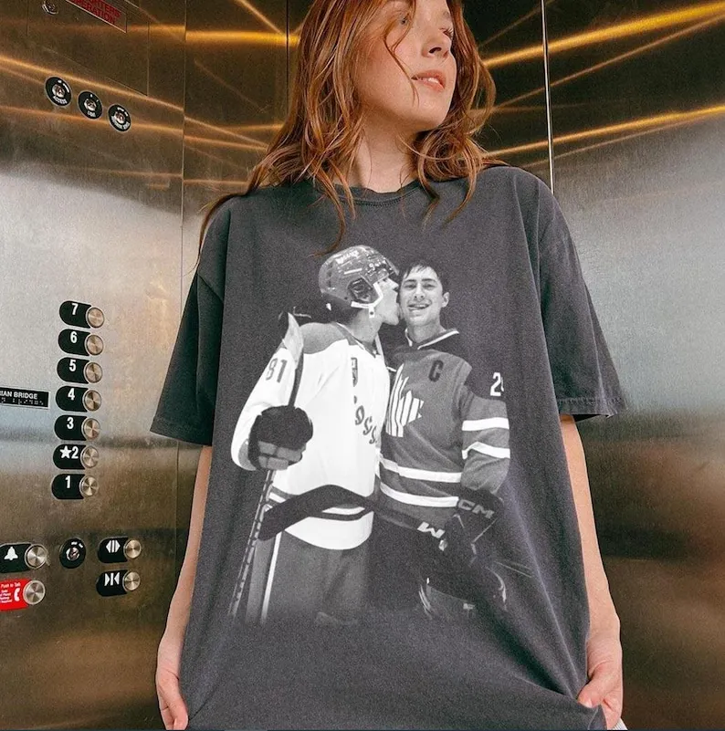 Рубашки Hudson Williams Connor Storrie, рубашка в стиле ровальника с подогревом, рубашка Ilya Rozanov Shane Hollander, рубашки Хадсон Уильямс
Рубашки Hudson Williams Connor Storrie, рубашка в стиле ровальника с подогревом, рубашка Ilya Rozanov Shane Hollander, рубашки Хадсон Уильямс