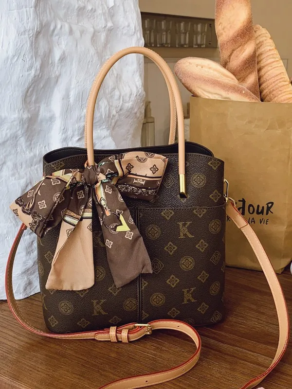 Женская винтажная сумка через плечо 2025 года, кошелек через плечо из натуральной кожи, маленькая ретро-сумка для повседневного использования, модная сумка в стиле бохо
Женская винтажная сумка через плечо 2025 года, кошелек через плечо из натуральной кожи, маленькая ретро-сумка для повседневного использования, модная сумка в стиле бохо