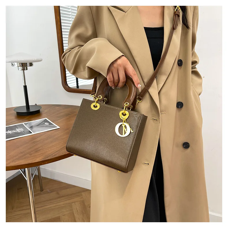 2025 New Glossy Princess Diana Shoulder Bag - Fashionable Textured Messenger Handbag for Women, Trendy & Elegant
2025 New Glossy Princess Diana Shoulder Bag - Fashionable Textured Messenger Handbag for Women, Trendy & Elegant