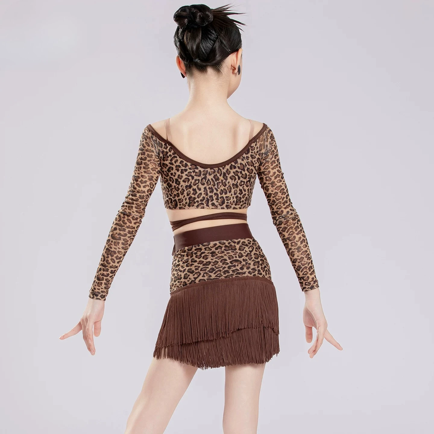 Children's girlsLatin dance outfitnew leopard print short skirt with fringes practice and performance dress for ballroom dancing
Children's girlsLatin dance outfitnew leopard print short skirt with fringes practice and performance dress for ballroom dancing
