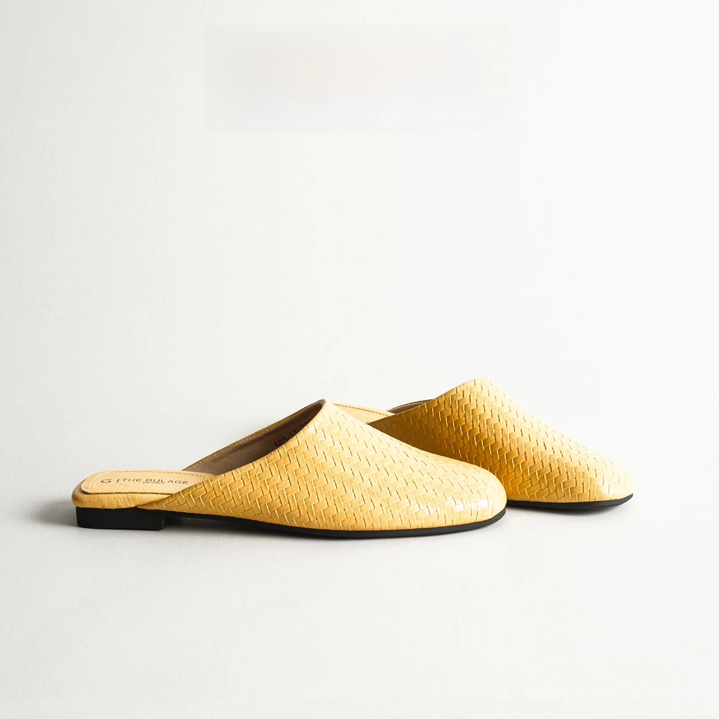 Leather Woven Flat Bottom Mules Women Casual Wear Outdoor Half Slippers Comfortable Lazy People Slip-On Sandals round Toe
Leather Woven Flat Bottom Mules Women Casual Wear Outdoor Half Slippers Comfortable Lazy People Slip-On Sandals round Toe