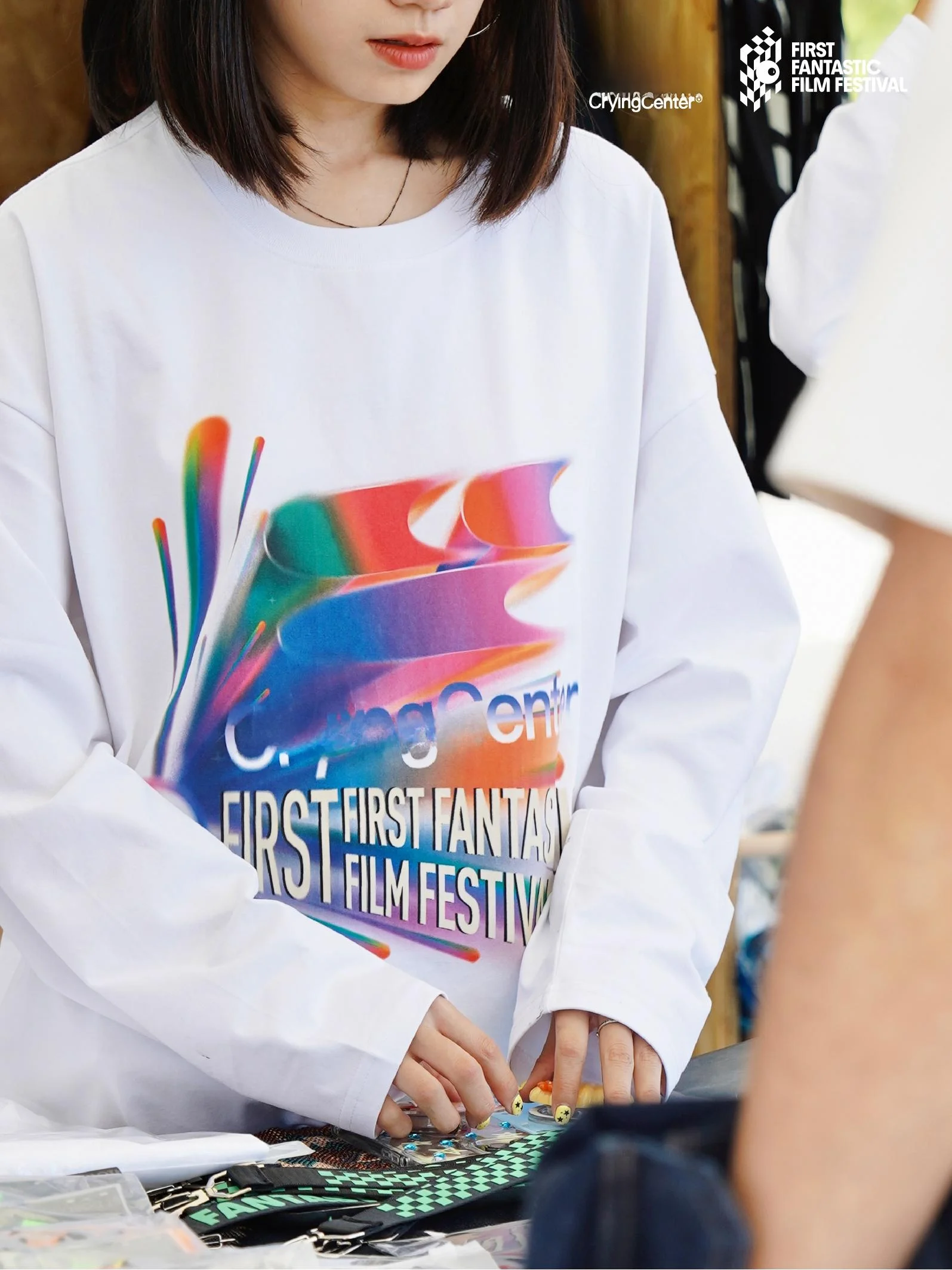 Crnenter Collaborative Long Sve T-irt Surprise Film Festival Limited Edition ex Creative Fun Print round Ne
Crnenter Collaborative Long Sve T-irt Surprise Film Festival Limited Edition ex Creative Fun Print round Ne