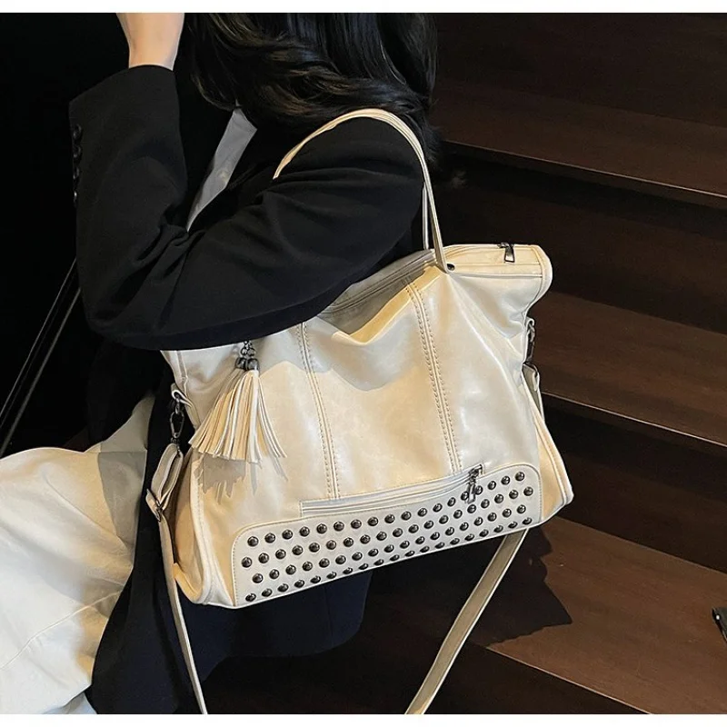 Luxury Brand Famous Designer Ladies Tote Bag Leather Spacious Shoulder Carry Women Handbags Classic Elegant Essential
Luxury Brand Famous Designer Ladies Tote Bag Leather Spacious Shoulder Carry Women Handbags Classic Elegant Essential
