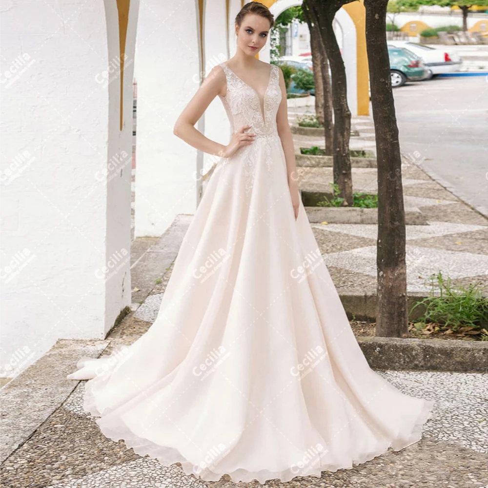 Charming Wedding Dresses Classic Bridal Gowns Lace Appliques A-Line Tulle Tiered Robes Floor Length Glamorous Vestidos De Novia
Charming Wedding Dresses Classic Bridal Gowns Lace Appliques A-Line Tulle Tiered Robes Floor Length Glamorous Vestidos De Novia