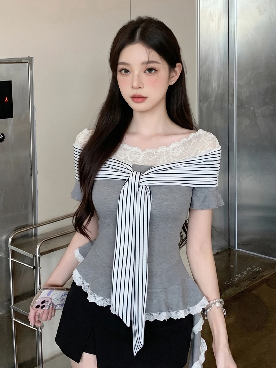 Sexy Lace Splice Tie Waist Short Sleeve Women's Top Slimming French Style Summer Design Anti-Aging Versatile One-Shoulder Top
Sexy Lace Splice Tie Waist Short Sleeve Women's Top Slimming French Style Summer Design Anti-Aging Versatile One-Shoulder Top