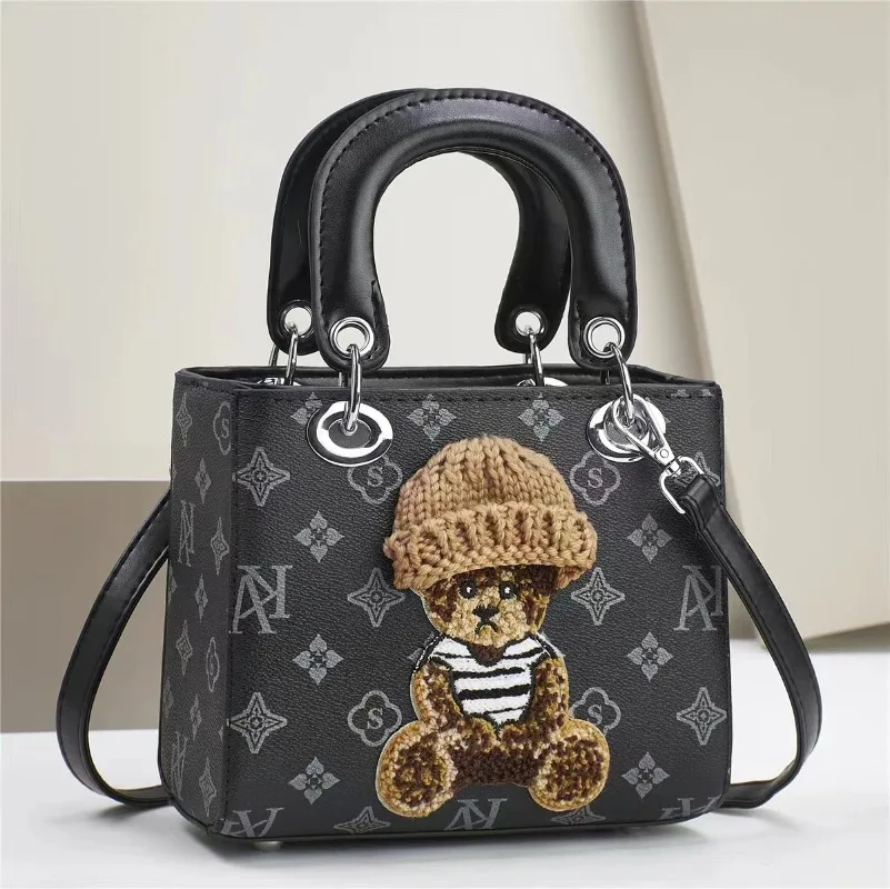 Luxury Designer Shoulder Bags for Women Quality Print Leather Crossbody Bag Ladies Fashion Small Square Handbags Commute Purse
Luxury Designer Shoulder Bags for Women Quality Print Leather Crossbody Bag Ladies Fashion Small Square Handbags Commute Purse