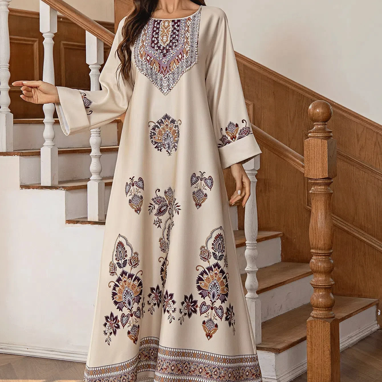 Middle East Muslim dress Women's round neck long sleeve vintage print hot drill nail beads loose A-line robe
Middle East Muslim dress Women's round neck long sleeve vintage print hot drill nail beads loose A-line robe