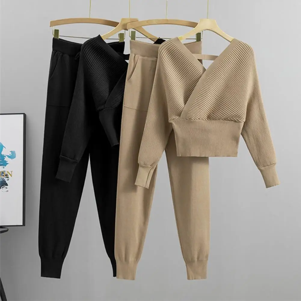 Spring Top Pants Set Women's V Neck Crop Top Sweatpants Set with Drawstring Waist Sporty Tracksuit for Spring Autumn Fashion
Spring Top Pants Set Women's V Neck Crop Top Sweatpants Set with Drawstring Waist Sporty Tracksuit for Spring Autumn Fashion