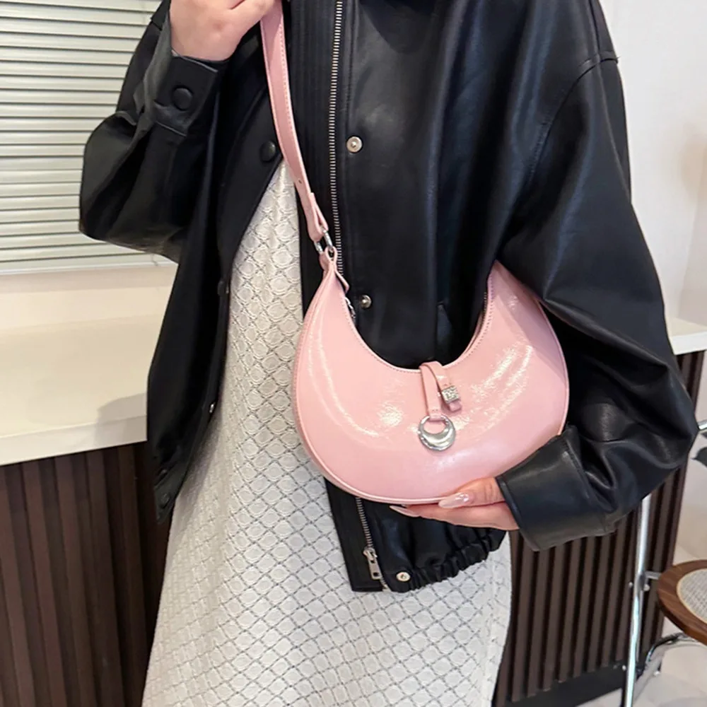 Trendy Korean Style Half-moon Shoulder Bag Retro Zipper Crescent Bag Large Capacity Solid Color Underarm Handbag Outdoor
Trendy Korean Style Half-moon Shoulder Bag Retro Zipper Crescent Bag Large Capacity Solid Color Underarm Handbag Outdoor