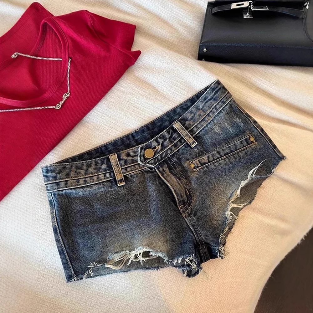 Y2k Low Waist Retro Old Washed Rough Edge Denim Super Shorts Women Summer Tight Ultra Low Waist Jeans Hot Pants
Y2k Low Waist Retro Old Washed Rough Edge Denim Super Shorts Women Summer Tight Ultra Low Waist Jeans Hot Pants