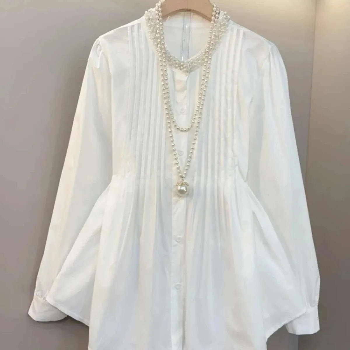 Large Size French Heavy Industry Bead Shirt For Women 2025 Spring Autumn Pleated Waist Design Long Sleeved Cardigan Blouse 4XL
Large Size French Heavy Industry Bead Shirt For Women 2025 Spring Autumn Pleated Waist Design Long Sleeved Cardigan Blouse 4XL