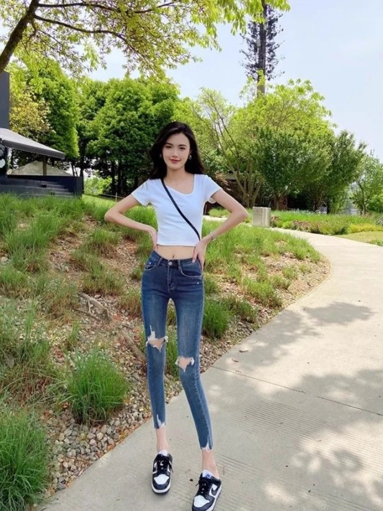 Women's Slimming High-Waist Tight Fit Stretch Jeans Summer Ripped Ankle-Length Pencil Denim Pants for a Flattering Figure
Women's Slimming High-Waist Tight Fit Stretch Jeans Summer Ripped Ankle-Length Pencil Denim Pants for a Flattering Figure