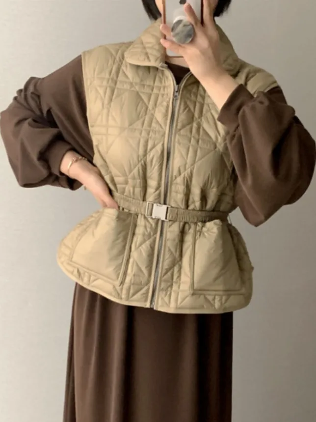 Winter Faion Women's Svel Stand Collar Warm Vest Jaet Outerwear Versatile Chic Trendy Polyester Fiber Thiened Cot...
Winter Faion Women's Svel Stand Collar Warm Vest Jaet Outerwear Versatile Chic Trendy Polyester Fiber Thiened Cot...