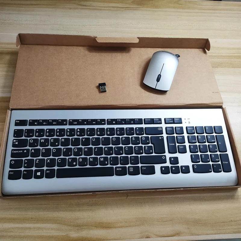 Облазка Сербии Серебряная беспроводная комбинированная клавиатура и мышь для Lenovo KBRFBU71
Облазка Сербии Серебряная беспроводная комбинированная клавиатура и мышь для Lenovo KBRFBU71