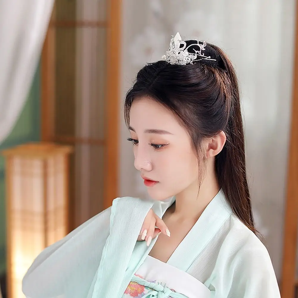 Vintage Pearl Alloy Headwear Crystal Dragon Chinese Style Hair Crown Women Tiara Hair Accessories Men Hanfu Ornament
Vintage Pearl Alloy Headwear Crystal Dragon Chinese Style Hair Crown Women Tiara Hair Accessories Men Hanfu Ornament