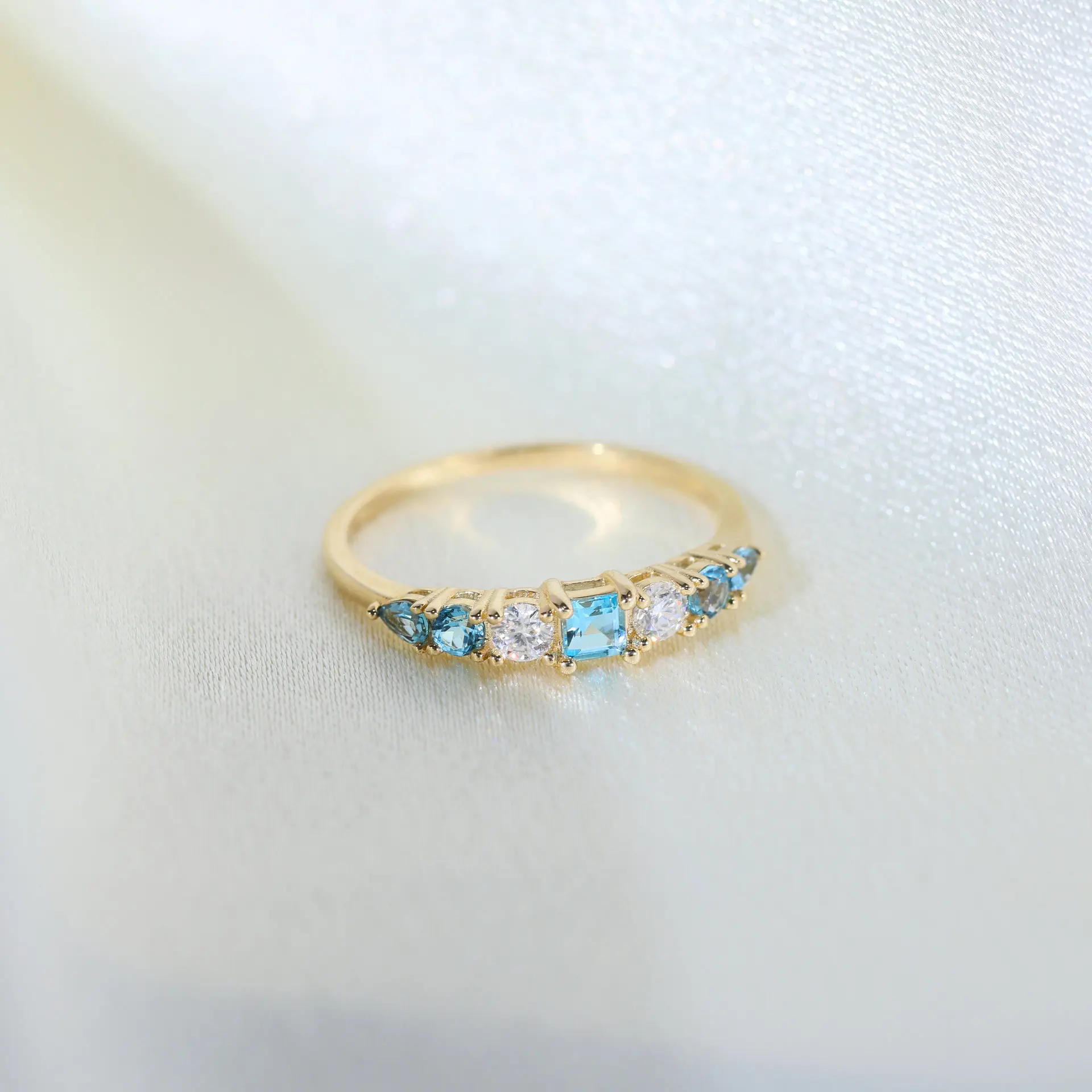 Кольцо из стерлингового серебра 925 пробы с аквамарином и синим цирконом для женщин, штабелируемое кольцо с бриллиантом, ювелирные изделия
Кольцо из стерлингового серебра 925 пробы с аквамарином и синим цирконом для женщин, штабелируемое кольцо с бриллиантом, ювелирные изделия