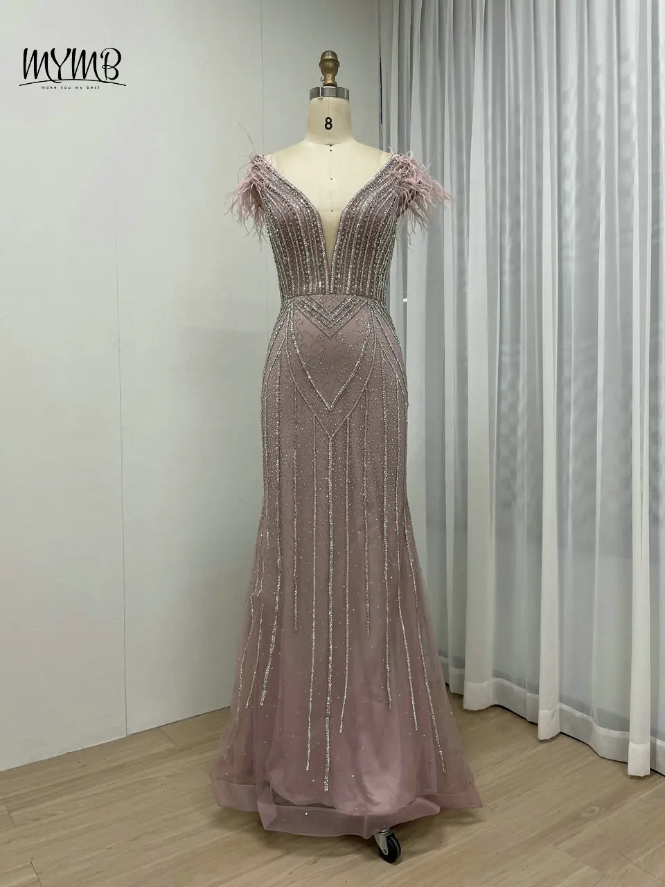MYMB Sexy Plunging Neckline Mermaid Evening Formal Gowns for Women Celebrity Gorgerous V Shape Back Beaded Feathers Party Dress
MYMB Sexy Plunging Neckline Mermaid Evening Formal Gowns for Women Celebrity Gorgerous V Shape Back Beaded Feathers Party Dress