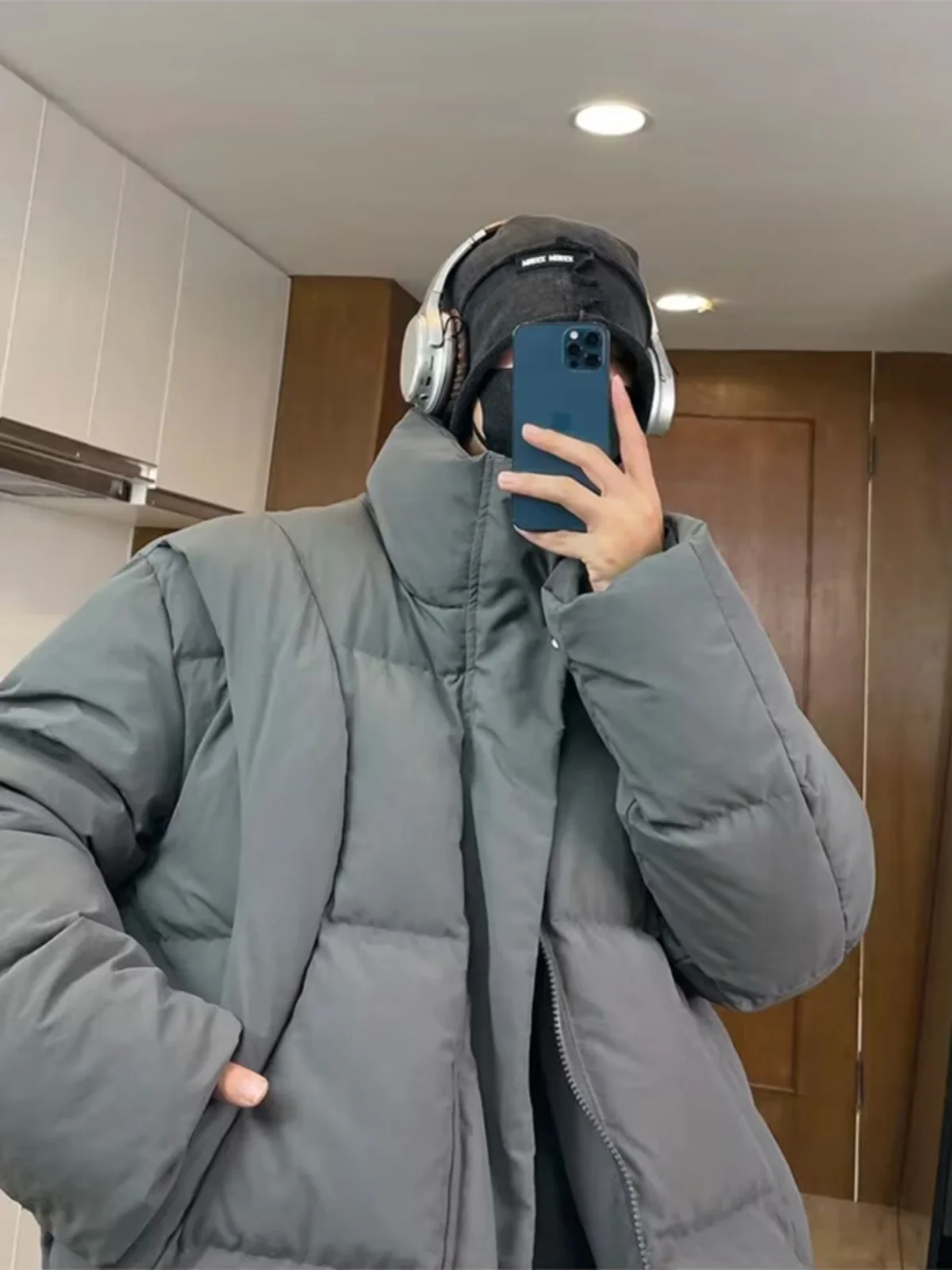 Теплая утолщенная куртка в американском стиле для мужчин, осенне-зимнее хлопковое пальто с воротником-стойкой, парная утепленная верхняя одежда из полиэстера
Теплая утолщенная куртка в американском стиле для мужчин, осенне-зимнее хлопковое пальто с воротником-стойкой, парная утепленная верхняя одежда из полиэстера