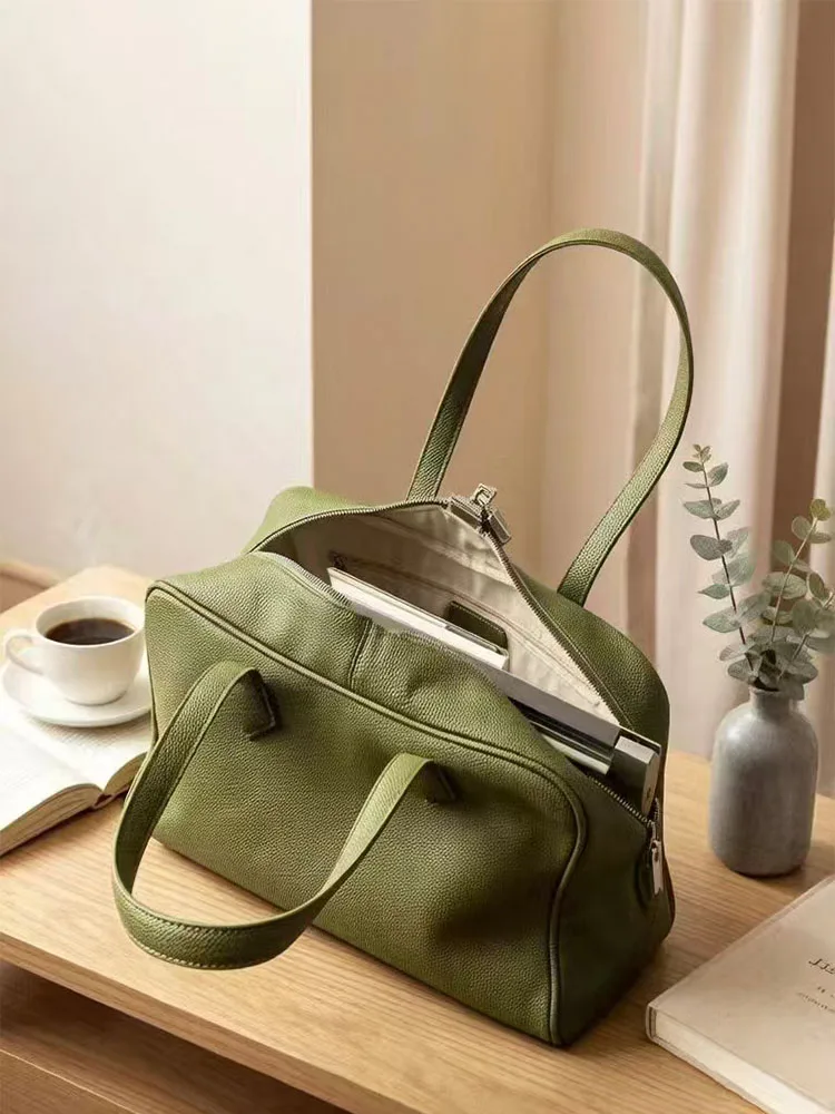 Large Capacity Boston Bag Women's 2026 New High-End Lightweight Luxury Underarm Bowling Bag Summer Single Shoulder Handbag
Large Capacity Boston Bag Women's 2026 New High-End Lightweight Luxury Underarm Bowling Bag Summer Single Shoulder Handbag