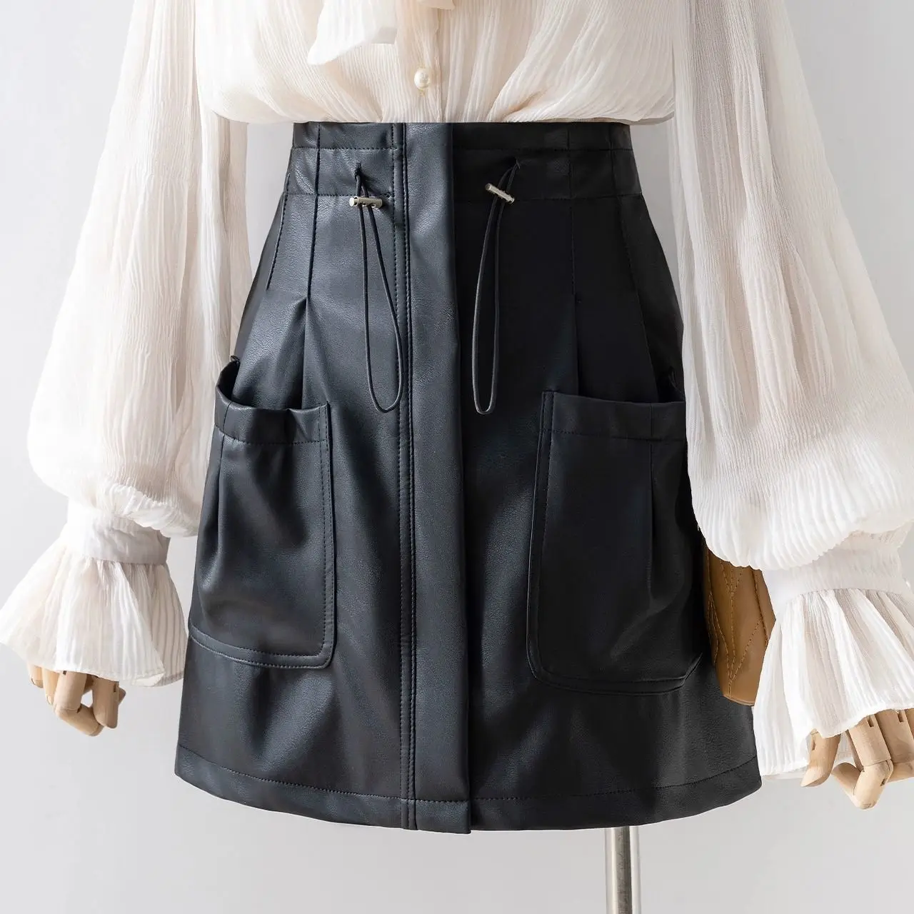 PU Leather Mini Skirts Women High Waist Shorts Skirt Bodycorn Pu Leather Autumn Spring Sexy Pockets Streetwear Skirts C98
PU Leather Mini Skirts Women High Waist Shorts Skirt Bodycorn Pu Leather Autumn Spring Sexy Pockets Streetwear Skirts C98