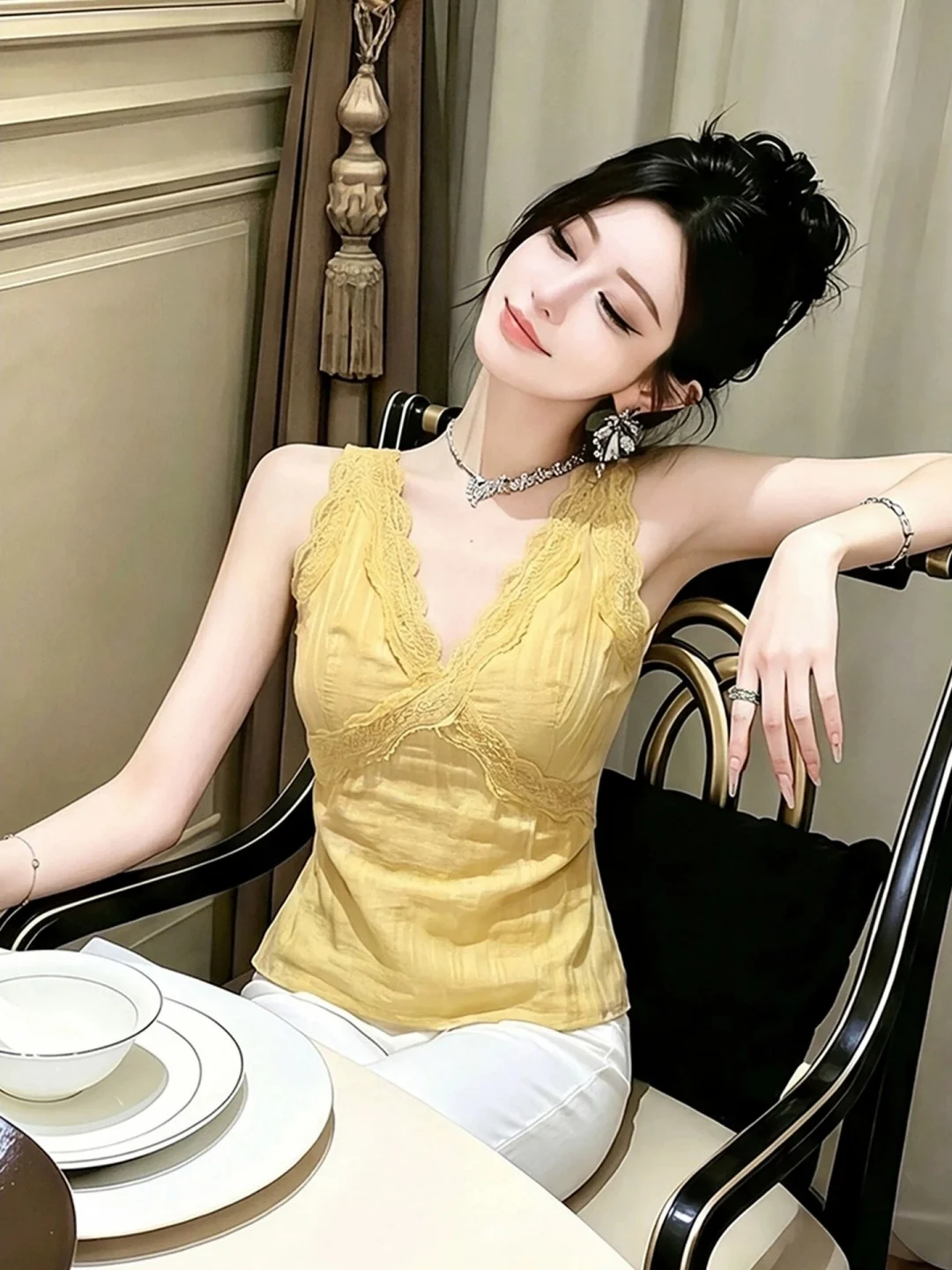 Korean Style Soft Floral Yellow Lace V-Neck Strap Vest Women Summer Thin Outerwear Shoulder Top Slim Fit Regular Length
Korean Style Soft Floral Yellow Lace V-Neck Strap Vest Women Summer Thin Outerwear Shoulder Top Slim Fit Regular Length