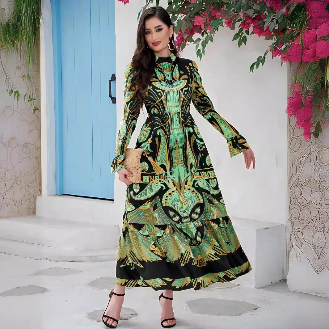 В 2025 году. Женская одежда в Дубае, Ближнем Востоке: Изысканное платье с тотемным принтом, расклешенными рукавами и большой расклешенной юбкой. 
В 2025 году. Женская одежда в Дубае, Ближнем Востоке: Изысканное платье с тотемным принтом, расклешенными рукавами и большой расклешенной юбкой.