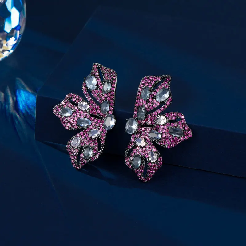 s925 Silver Needle French retro earrings for women, zircon inlaid heavy, exaggerated and grand petal stud earrings
s925 Silver Needle French retro earrings for women, zircon inlaid heavy, exaggerated and grand petal stud earrings