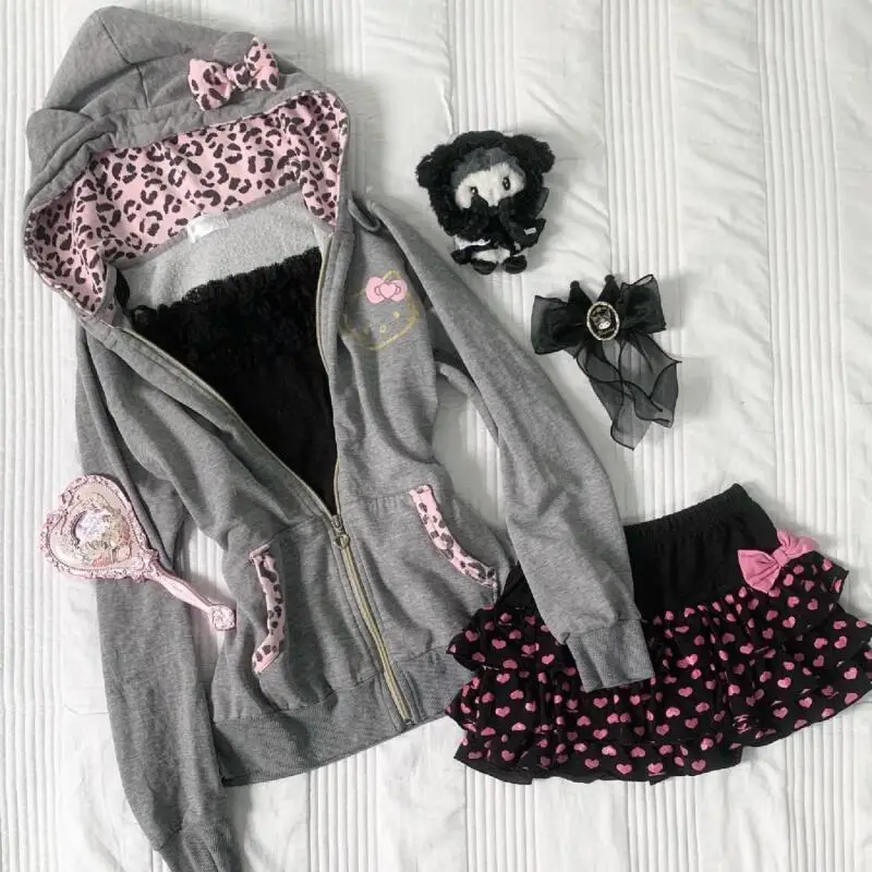 Japanese Hello Kittys Hooded Zipper Jacket Y2K Women Waist Slim Fit Tops Coat American Retro Jacket Trend Streetwear Sweater
Japanese Hello Kittys Hooded Zipper Jacket Y2K Women Waist Slim Fit Tops Coat American Retro Jacket Trend Streetwear Sweater
