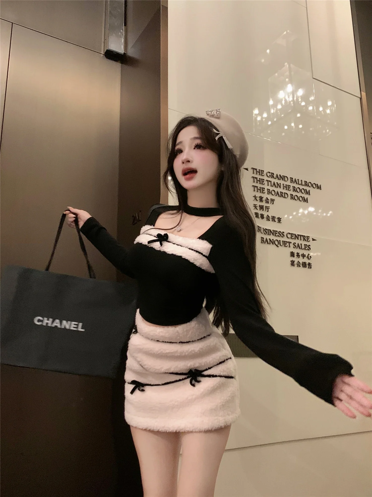 2024 Autumn and Winter New Women Two Piece Skirt Sets Sexy Square Neck Long Sleeve Slim T-shirt + A Line Mini Skirt Outfits
2024 Autumn and Winter New Women Two Piece Skirt Sets Sexy Square Neck Long Sleeve Slim T-shirt + A Line Mini Skirt Outfits